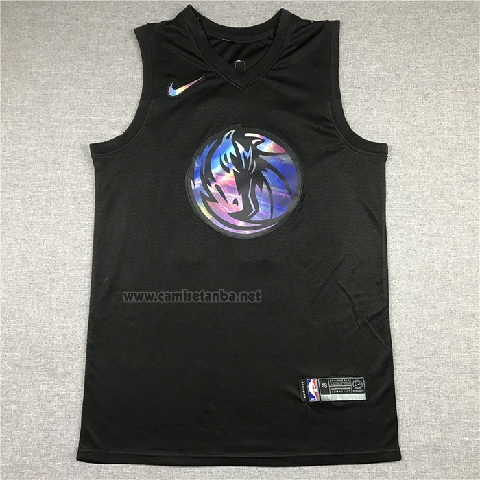 Camiseta Dallas Mavericks Luka Doncic #77 Iridescent Logo Negro